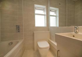 2 bedroom Flat for s...